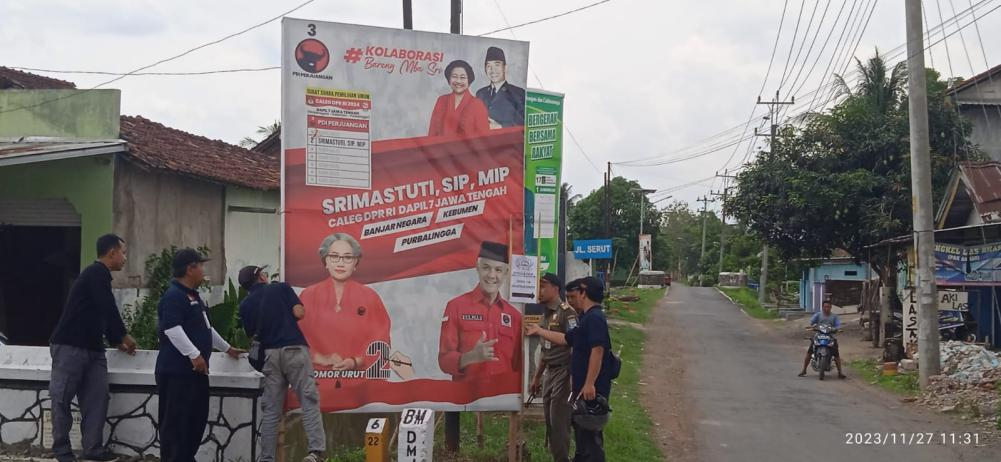 Panwaslucam Bukateja Dampingi Satpol PP Tertibkan APS Melanggar