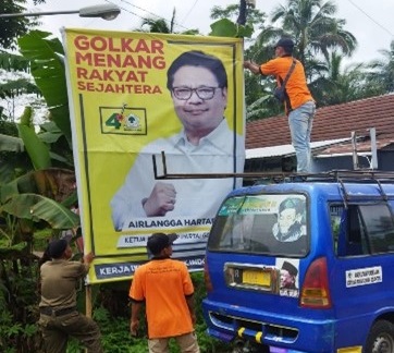 Tak Indahkan Imbauan, 148 APK Ditertibkan Panwaslucam Kertanegara