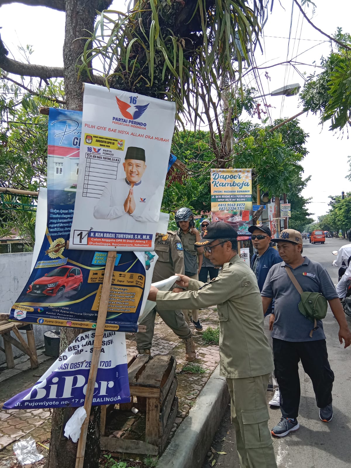 Penertiban APK Perdana Masa Kampanye, Panwaslucam Purbalingga: Sudah Kami Himbau