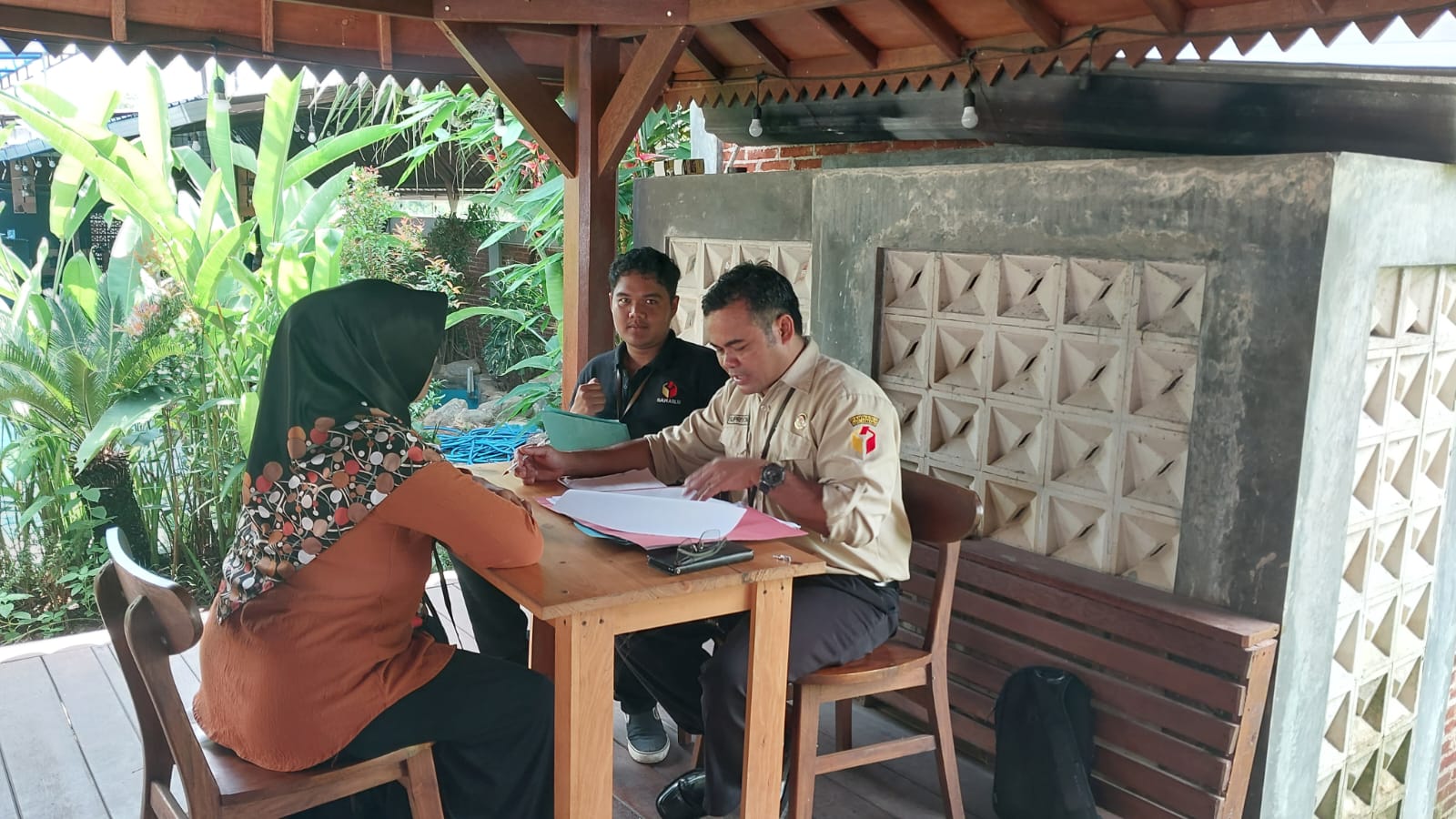 Wawancarai 228 Calon PTPS, Panwaslucam Rembang Pilih Kafe Jadi Lokasi Tes