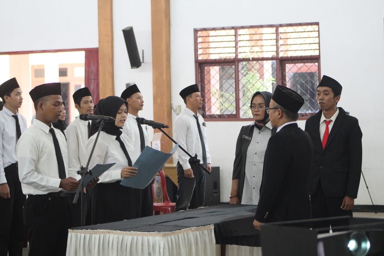 Pelantikan Pengawas Tempat Pemungutan Suara (PTPS) Kecamatan Kalimanah: Siap Mengawal Pemilu 2024