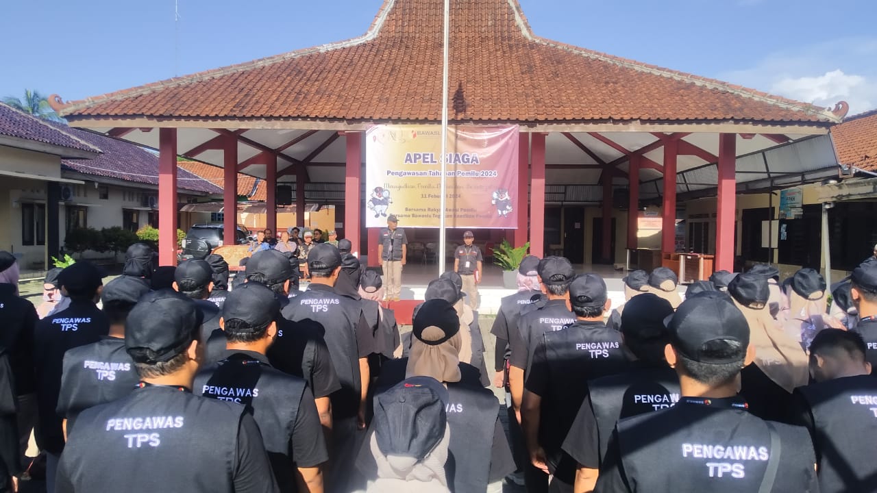 Panwaslu Kecamatan Mrebet Panwaslu Kecamatan Mrebet Mengawal Kecermatan dan Kekompakan Menuju Pemilu 2024 dalam Apel siaga