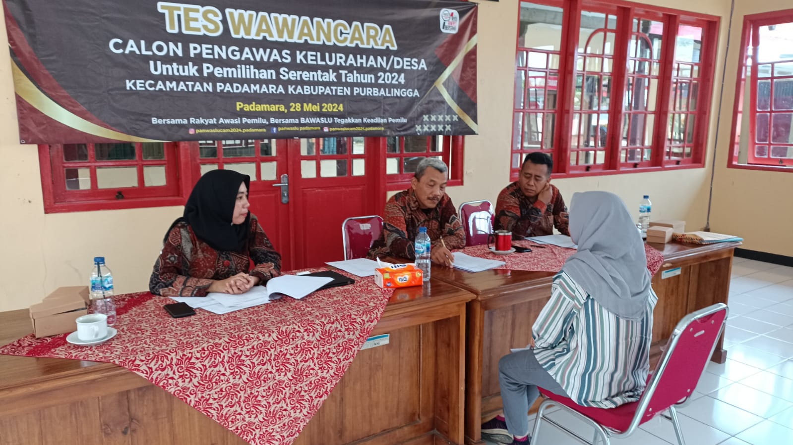 Calon Panwaslu Kelurahan/Desa Kecamatan Padamara Jalani Tes Wawancara