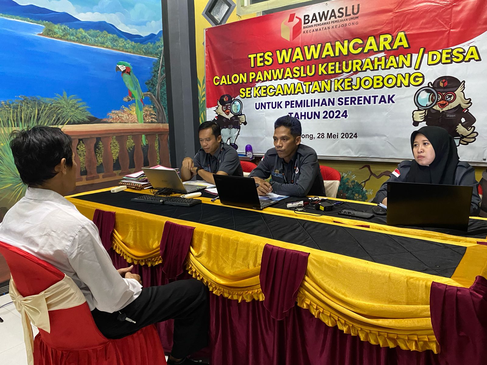 Wawancarai Calon Panwaslu Desa, Panwaslucam Kejobong Tekankan Pentingnya Kualitas