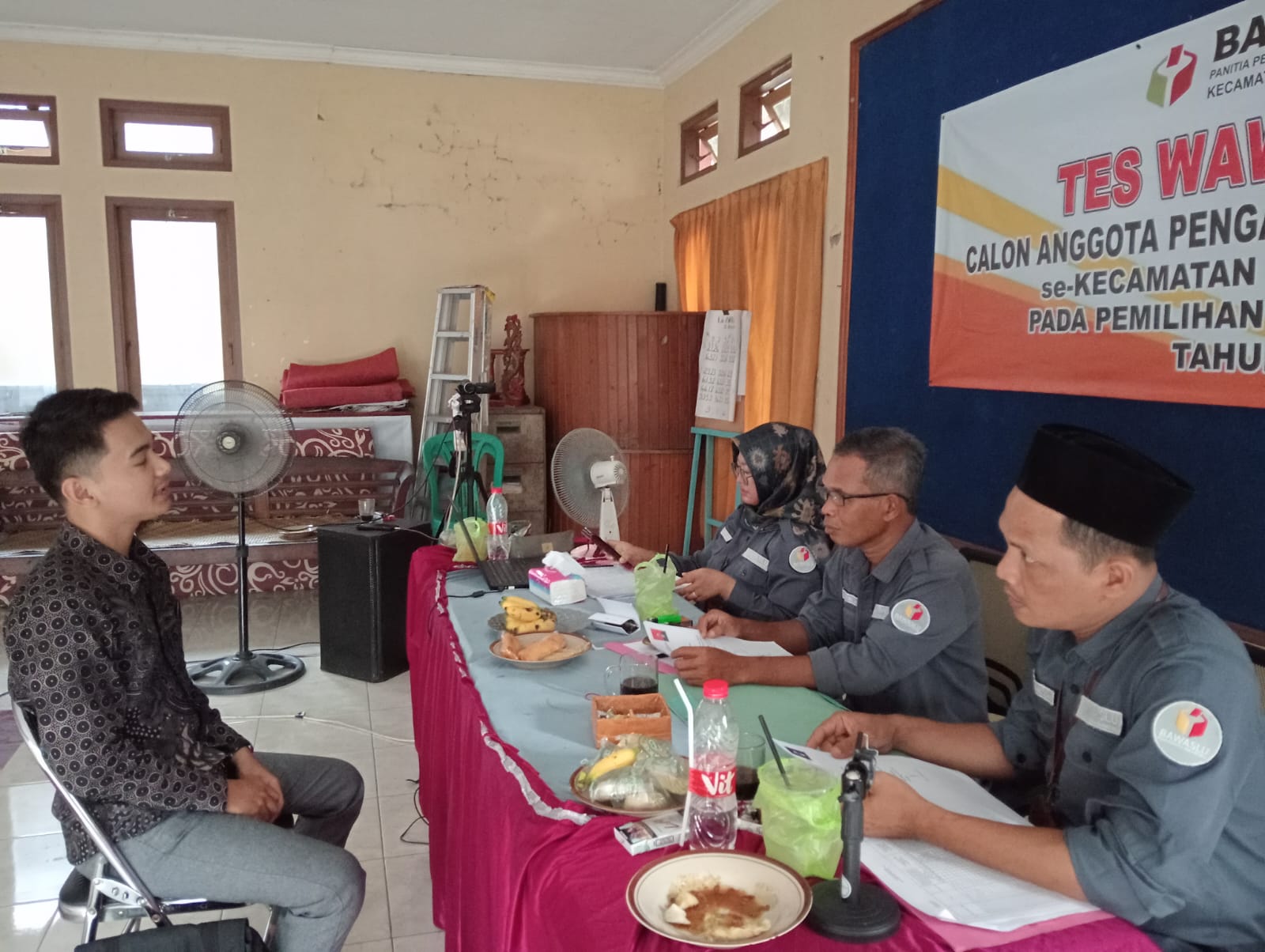 Laksanakan Tes Wawancara Calon PKD, Panwaslu Kecamatan Karangmoncol Tekankan Integritas dan Komitmen