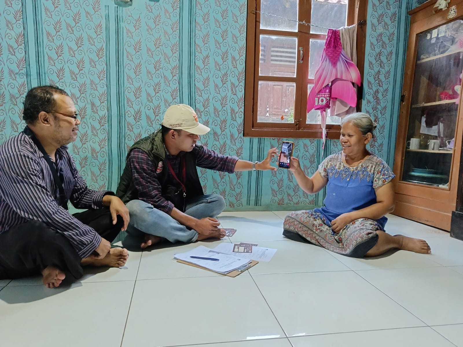 Warga Jadi TKW, Panwalucam Kutasari Awasi Pantarlih Coklit Data Pemilih Secara Daring