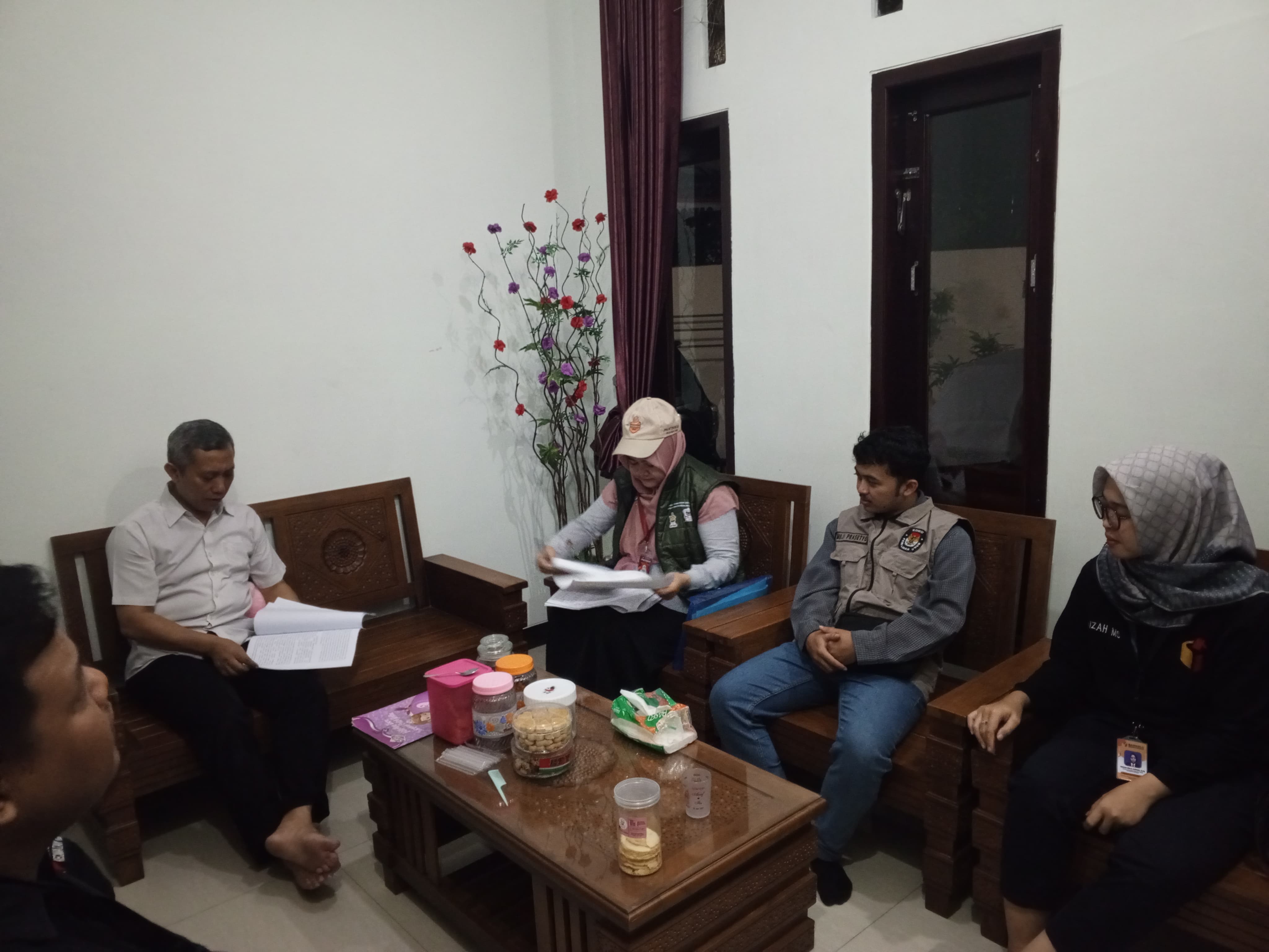 Pastikan Pantarlih Coklit Dari Rumah Kerumah, Panwaslu Kecamatan Kutasari Awasi Secara Melekat