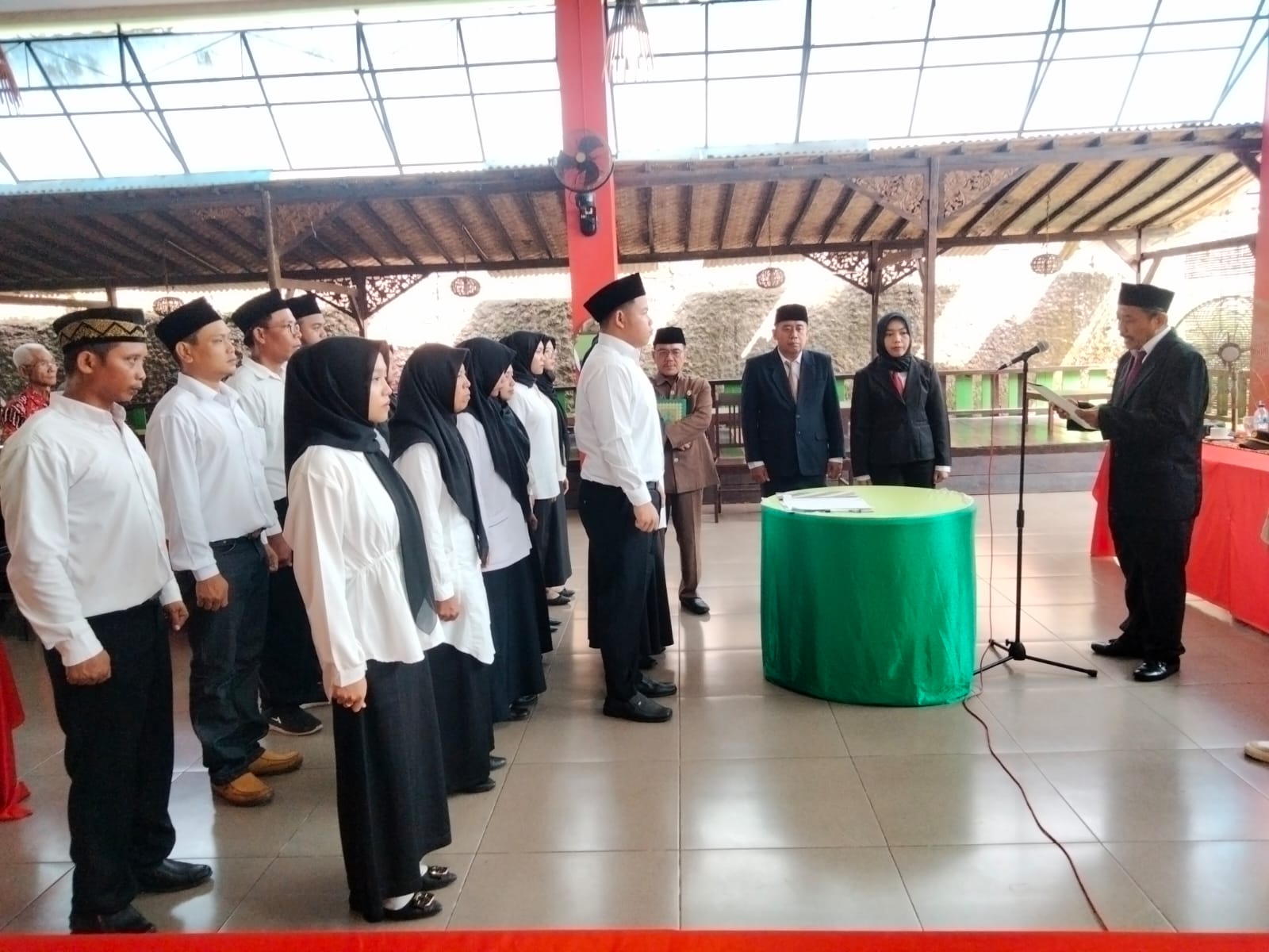 Panwaslu Kecamatan Padamara Lantik 14 Panwaslu Kelurahan/Desa