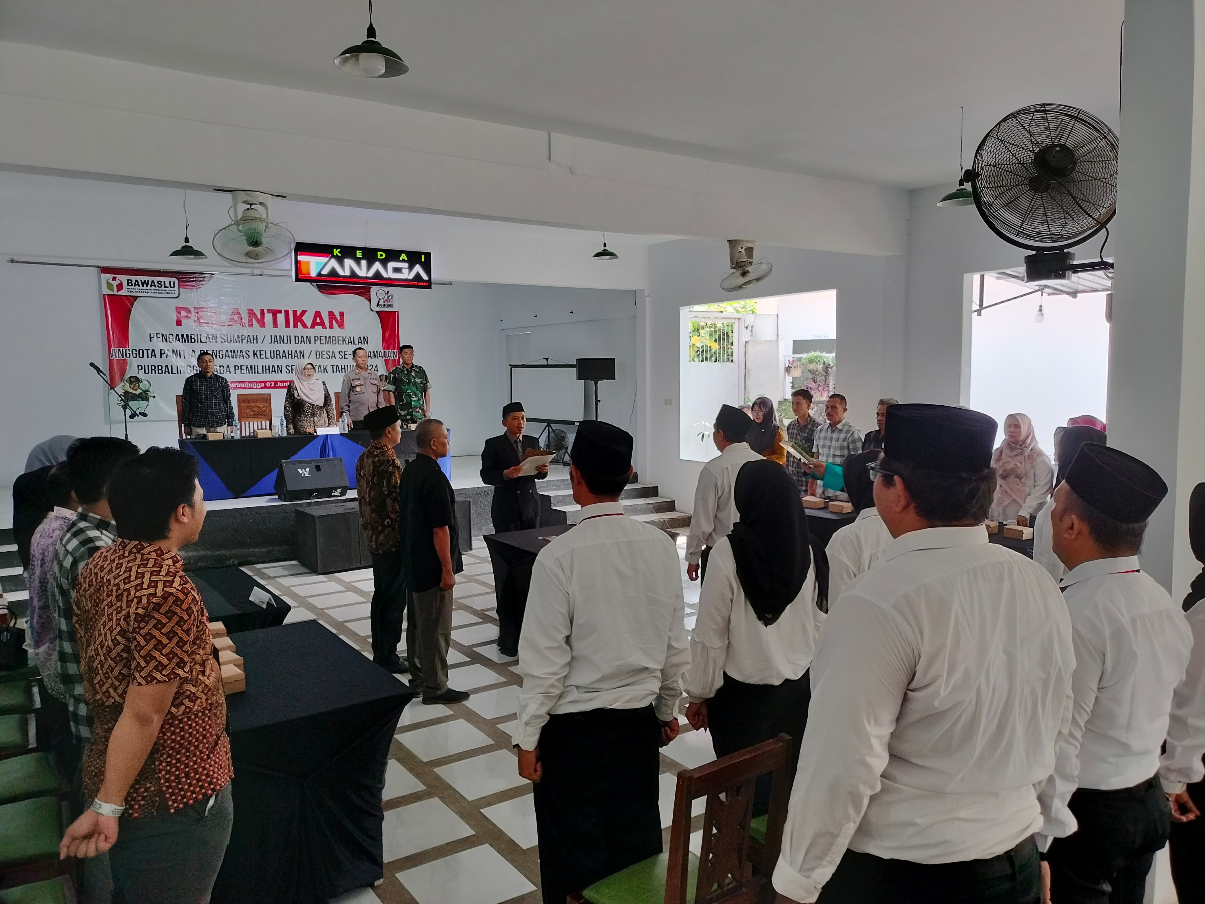 Panitia Pengawas Pemilihan Umum (Panwaslu) Kecamatan Purbalingga melaksanakan pelantikan