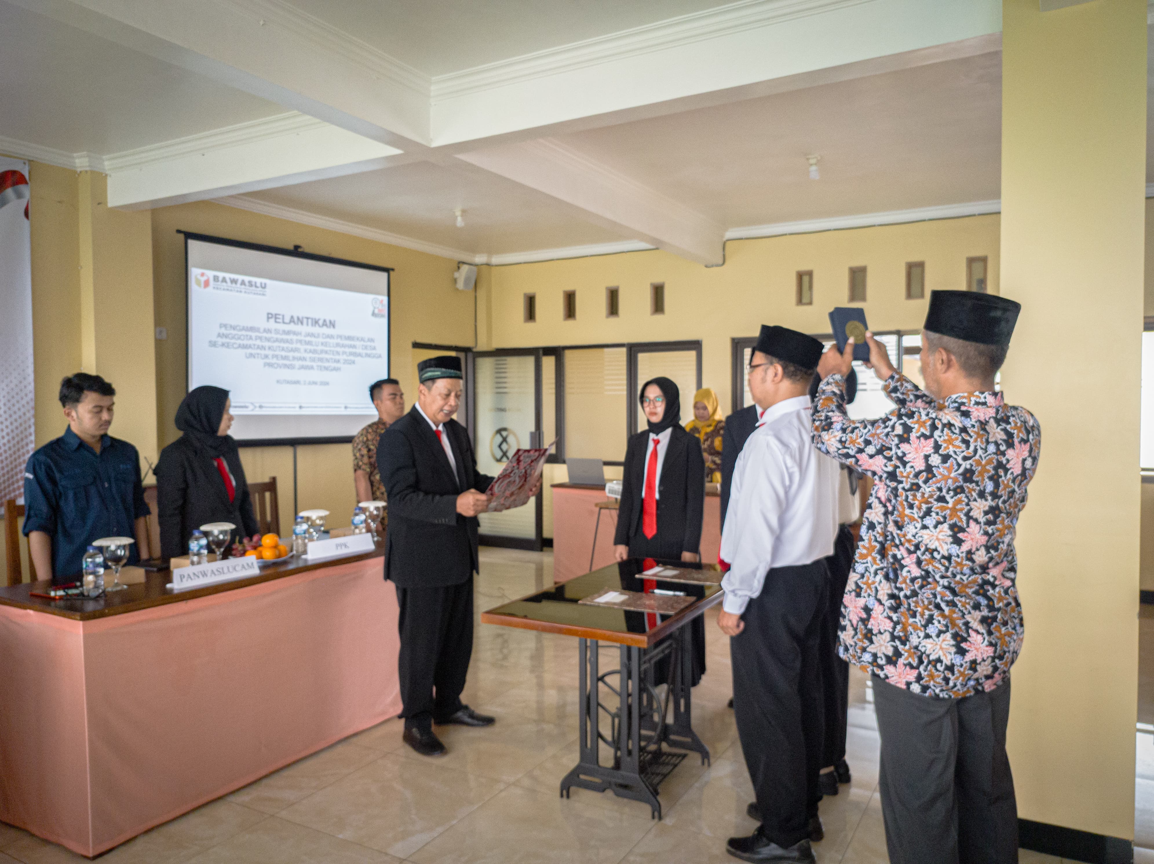 Panwaslu Kelurahan/Desa Pemilihan 2024 Kutasari, Resmi Dilantik