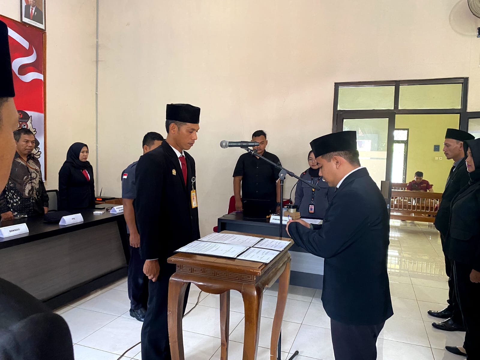 13 Anggota Panitia Pengawas Pemilihan Kelurahan/Desa Resmi Dilantik di Kecamatan Kejobong