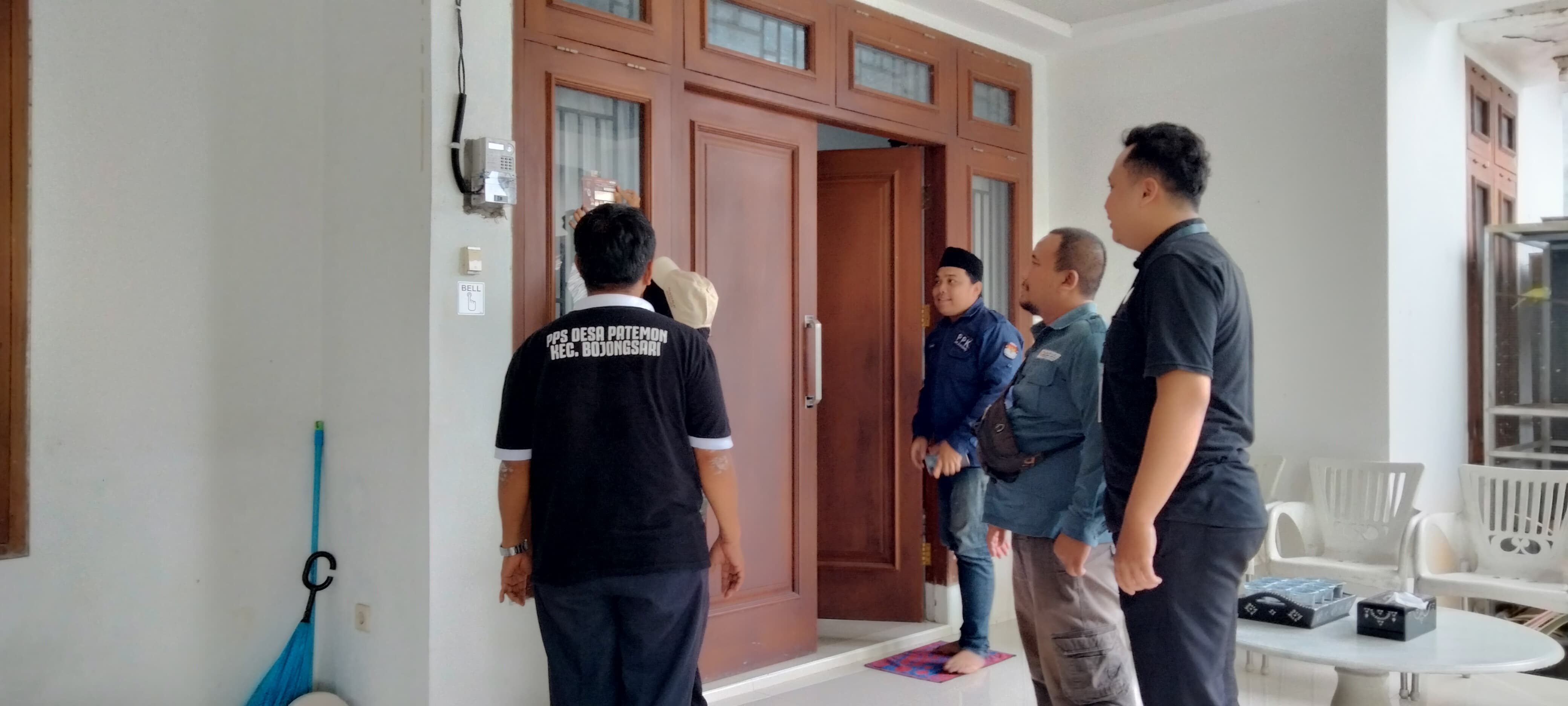 Panwaslu Kecamatan Bojongsari Monitoring Coklit Serentak di Rumah Tokoh Masyarakat