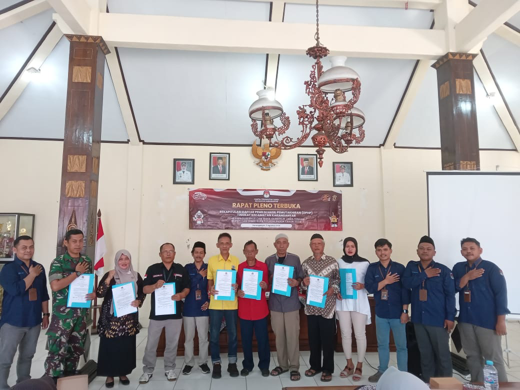 Panwaslu Apresiasi Kinerja PPK dan Pemerintah Kecamatan Karanganyar dalam Rapat Pleno DPHP