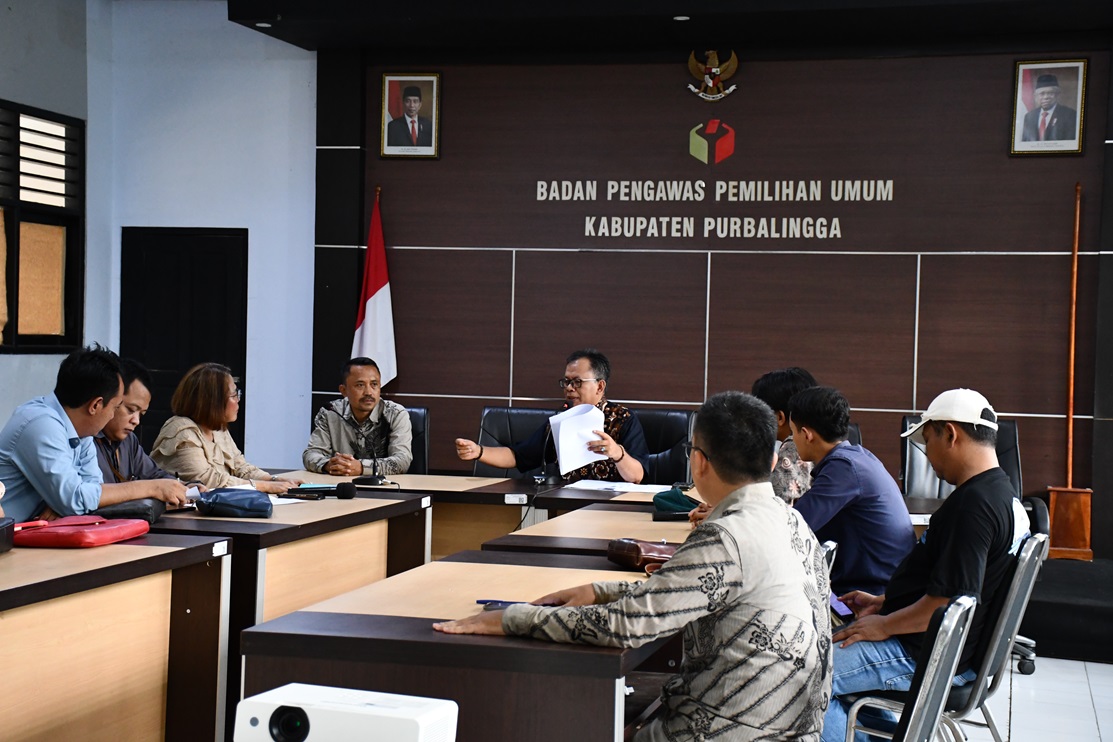 Bawaslu Purbalingga Terima Audiensi Tim Hukum Paslon