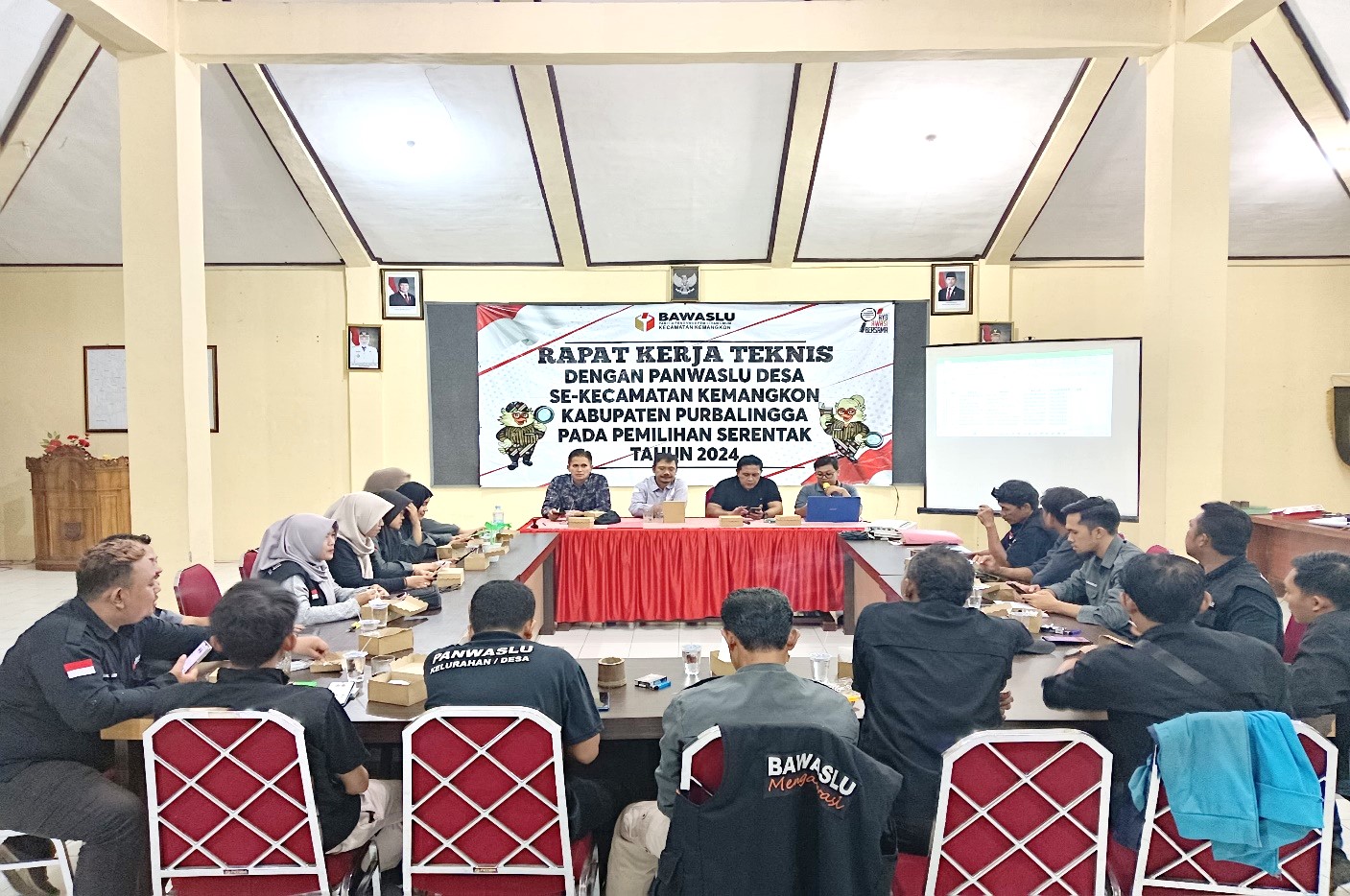 Sinergi Pengawasan, Panwaslu Kecamatan Kemangkon Gelar Rapat Koordinasi untuk Pilkada Serentak 2024