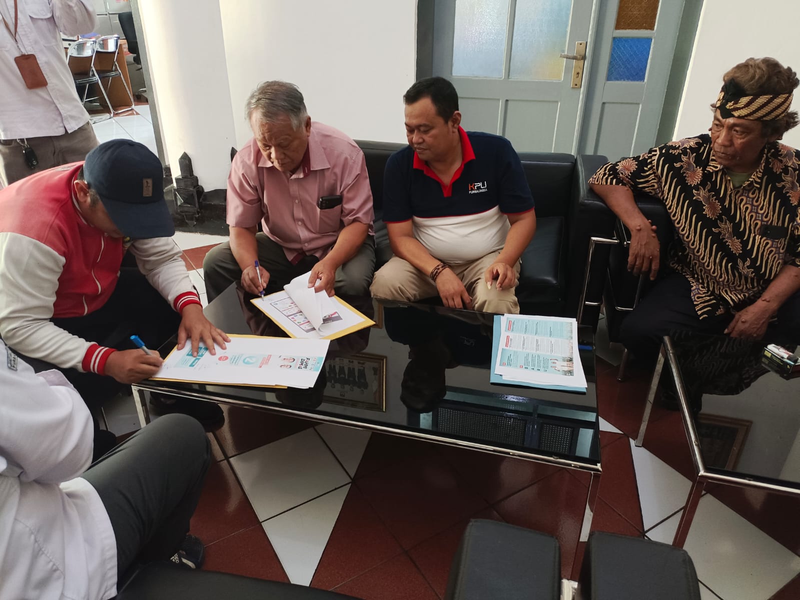 Awasi Proses Approval Desain APK, Bawaslu Pastikan KPU Fasilitasi Seluruh Paslon Tanpa Diskriminasi