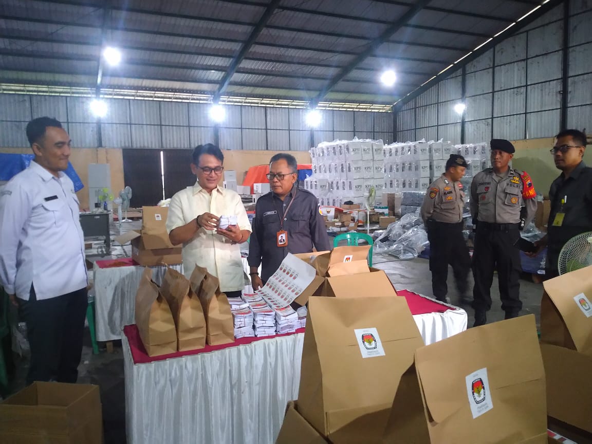 Ketua Bawaslu Jateng Awasi Kesiapan Logistik Pilkada 2024 di Purbalingga