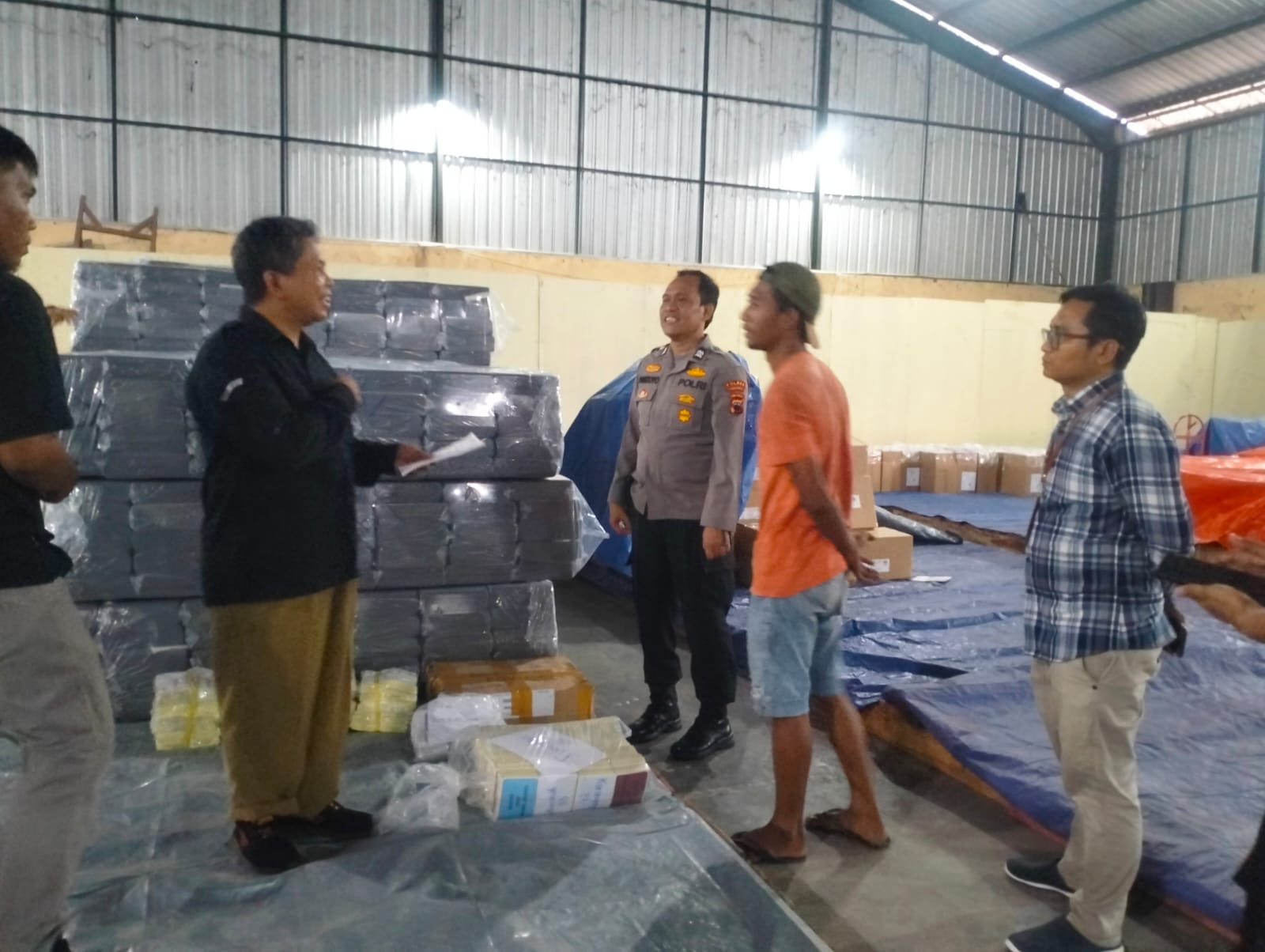 Bawaslu Purbalingga Awasi Kedatangan Logistik Pemilihan 2024