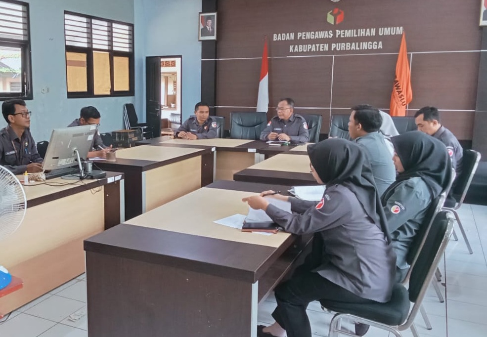 Bawaslu Purbalingga Gelar Rapat Evaluasi Mingguan, Siapkan Digitalisasi Dokumen Pengawasan