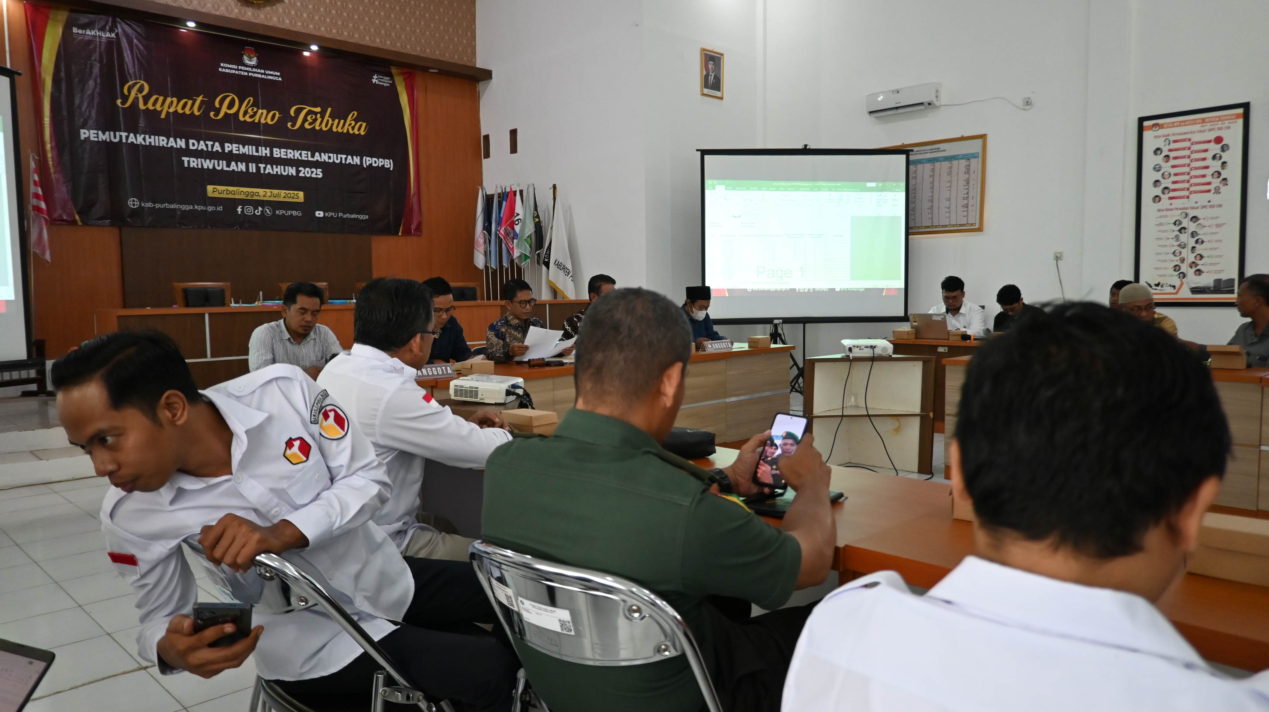 Bawaslu Purbalingga Awasi Rapat Pleno Pemutakhiran Data Pemilih Berkelanjutan Triwulan II 2025
