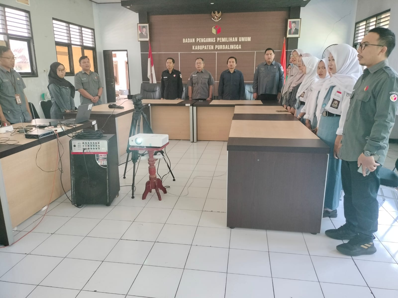 Laksanakan SE Bawaslu No. 30 Tahun 2025, Bawaslu Purbalingga Nyanyikan Lagu "Indonesia Pusaka"