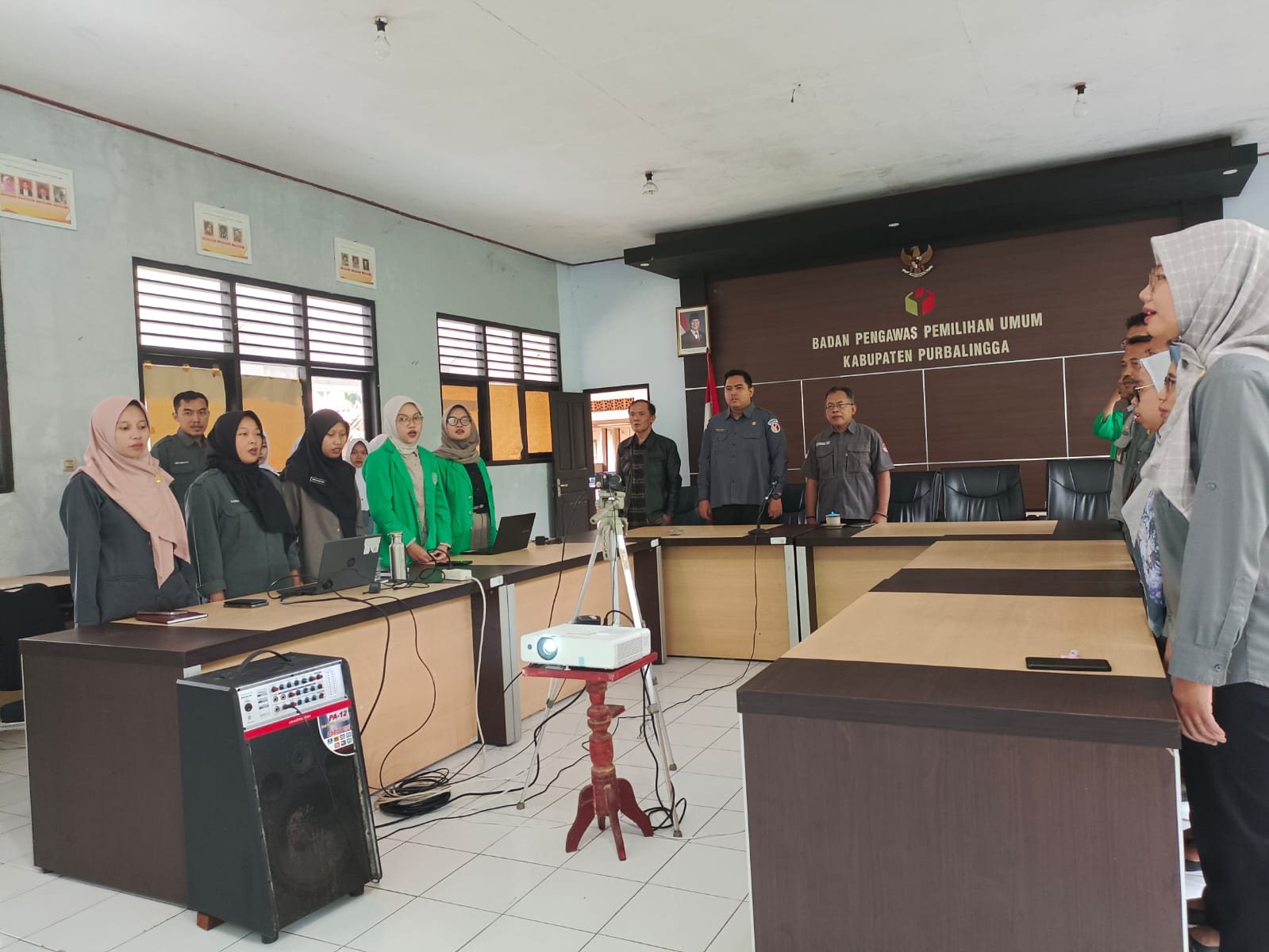 Bawaslu Purbalingga Nyanyikan Lagu "Syukur" sebagai Wujud atas Keberhasilan Mengawal Demokrasi