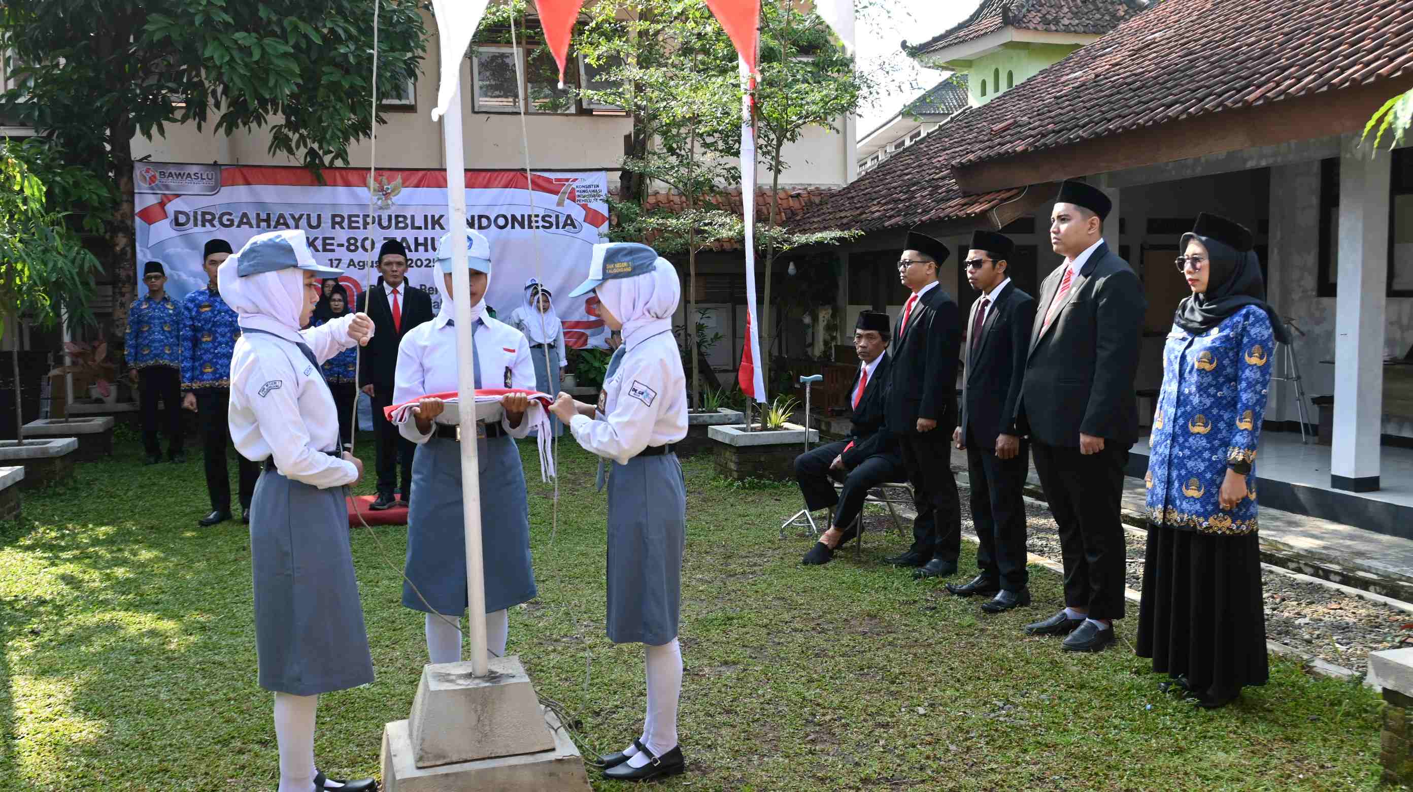 Bawaslu Purbalingga Gelar Upacara Bendera Peringati HUT RI Ke-80