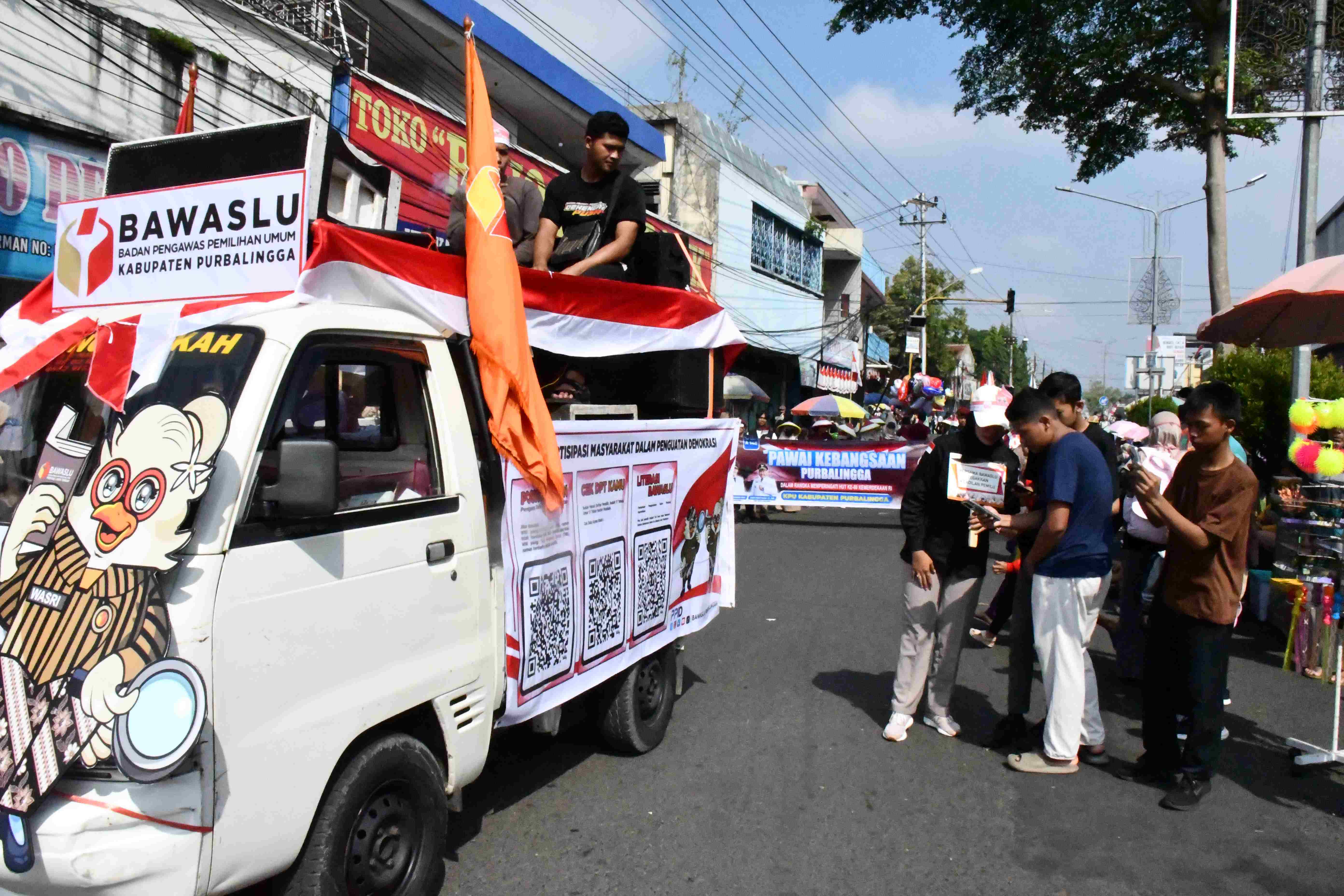 Bawaslu Purbalingga Ajak Warga Awasi Pemutakhiran Data Pemilih Lewat Pawai HUT RI ke-80