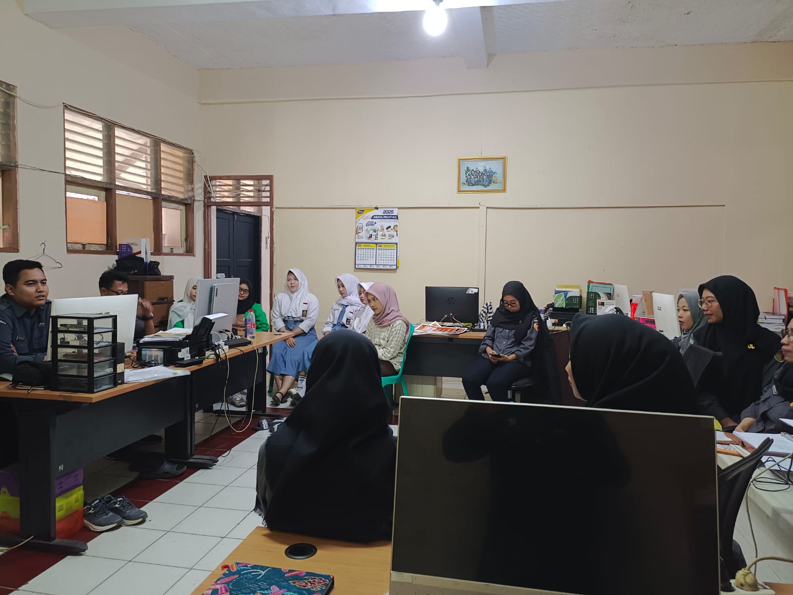 Bawaslu Purbalingga Gelar Rapat Persiapan HUT RI Ke-80 di Kantor Sekretariat