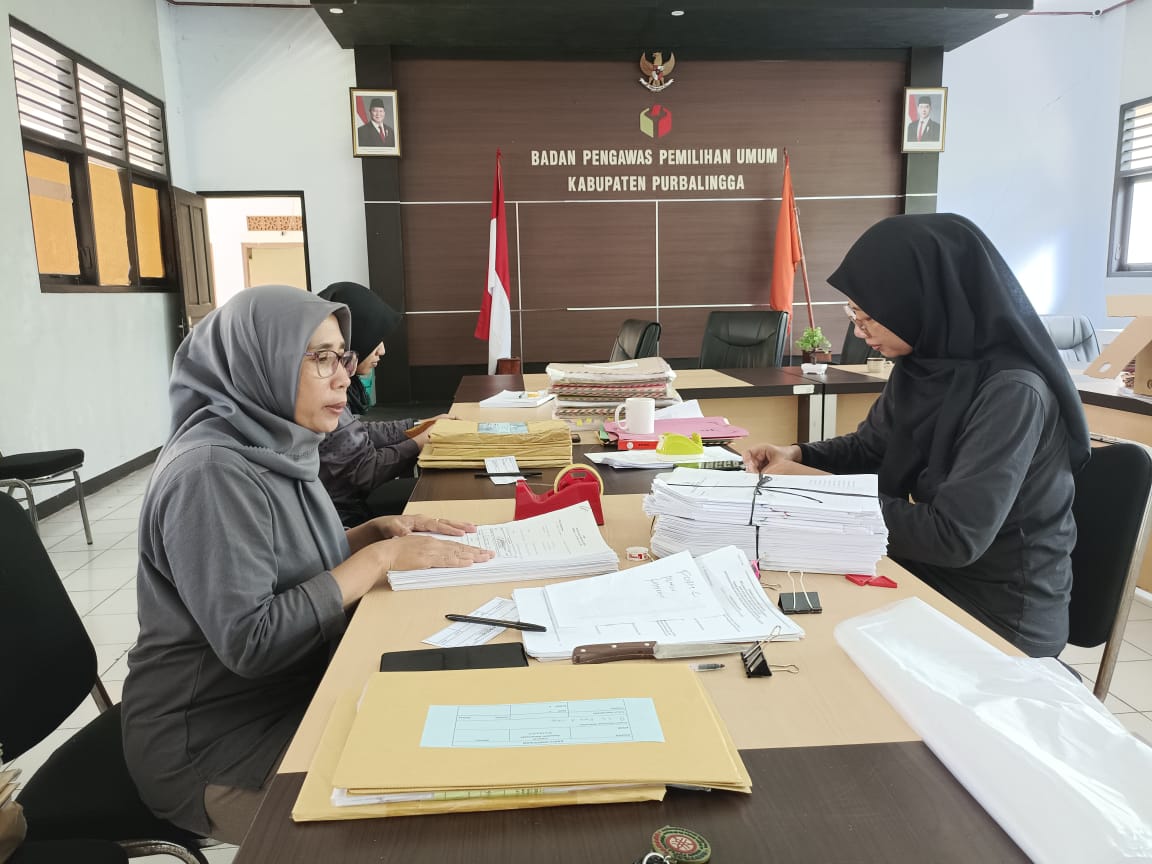 Tertibkan Dokumen, Bawaslu Purbalingga Mulai Lakukan Pengarsipan Hasil Pengawasan Pemilihan 2024