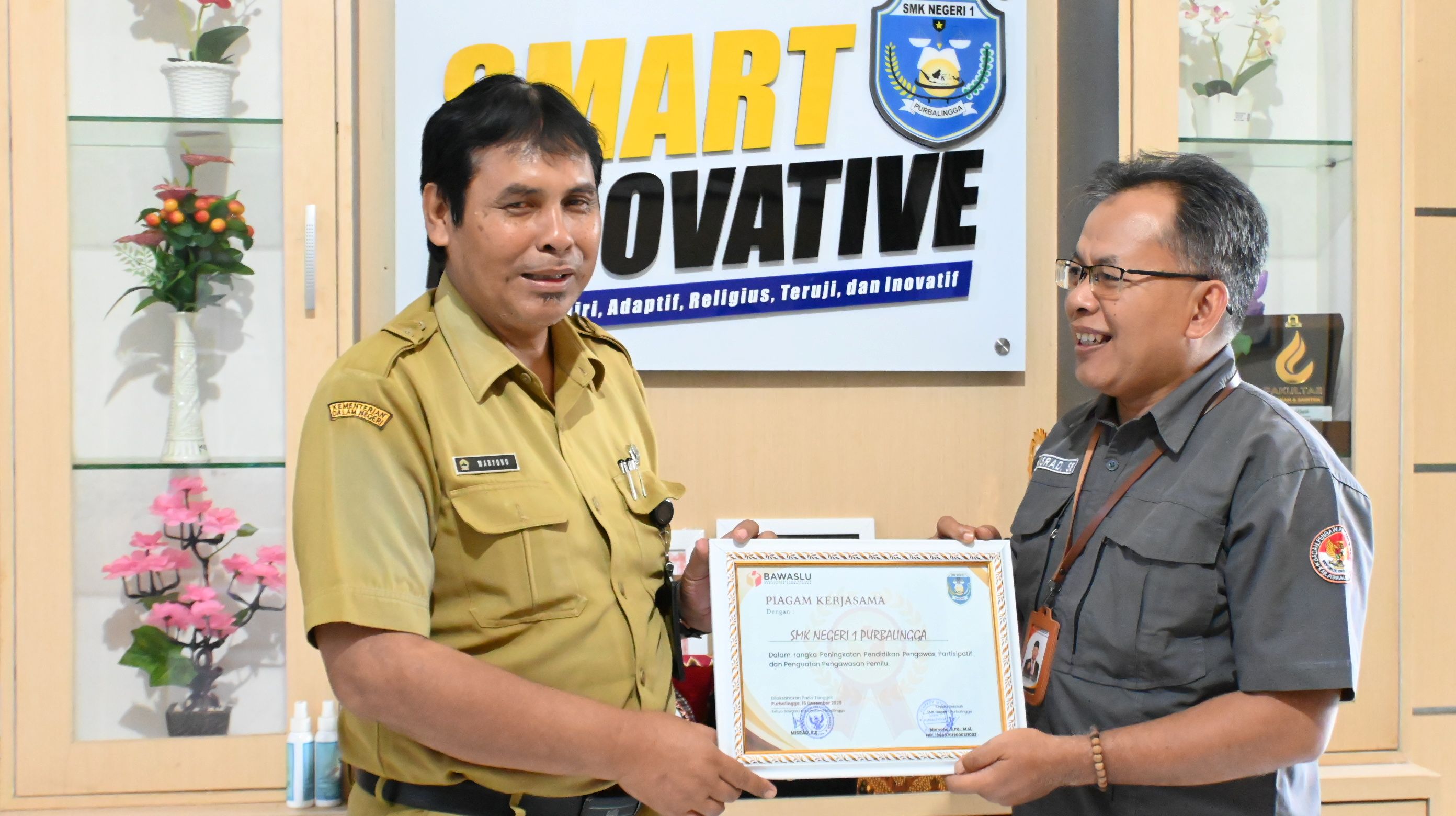 Bawaslu Purbalingga Gaet SMK N 1 Purbalingga Teken MoU dan Perjanjian Kerjasama