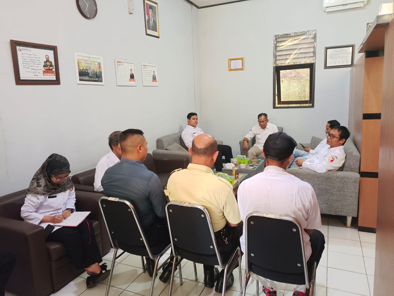 Tingkatkan Kualitas Layanan, Bawaslu Purbalingga Evaluasi Kinerja Tenaga Keamanan dan Pramubakti