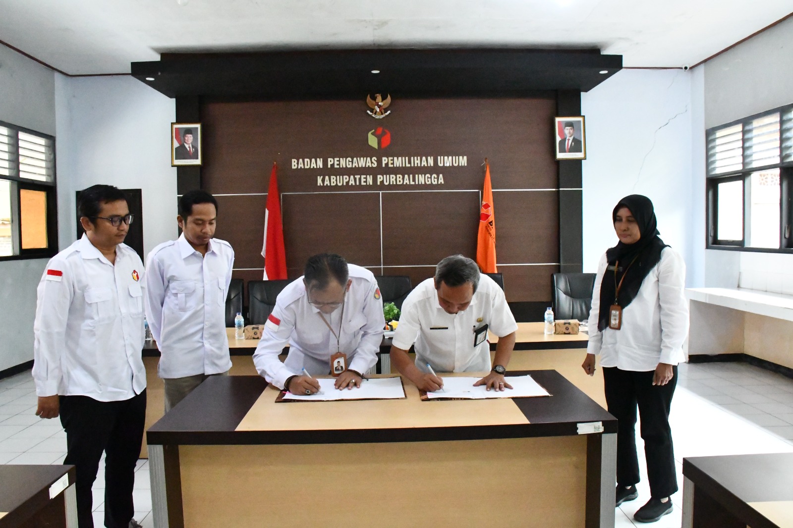 Perkuat Tata Kelola Kearsipan, Bawaslu Purbalingga dan Dinarpus Teken Perjanjian Teknis Pengelolaan Arsip Pemilu