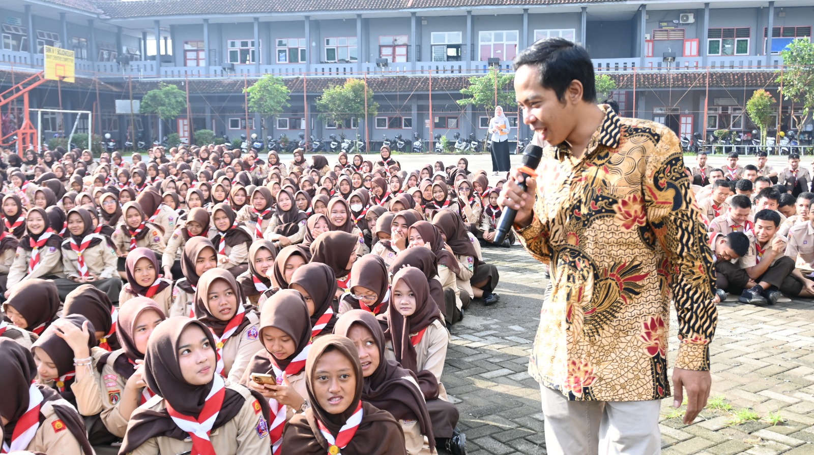 Sambangi SMKN 1 Bojongsari, Bawaslu Purbalingga Tekankan Bahaya Politik Uang Pada Siswa