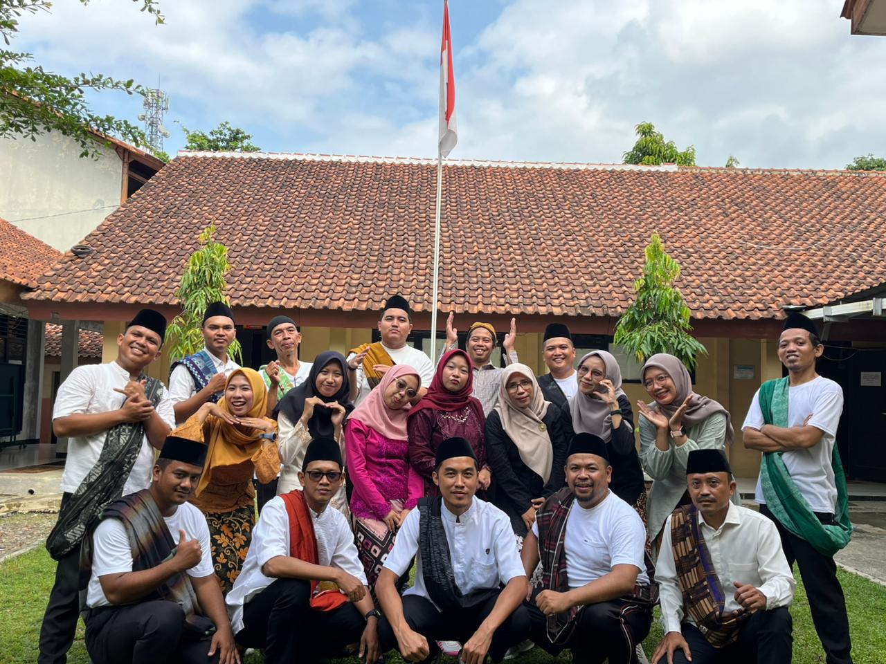 Semarak Hari Kartini, Bawaslu Purbalingga Gelar Lomba Rujak Penuh Filosofi Kebersamaan