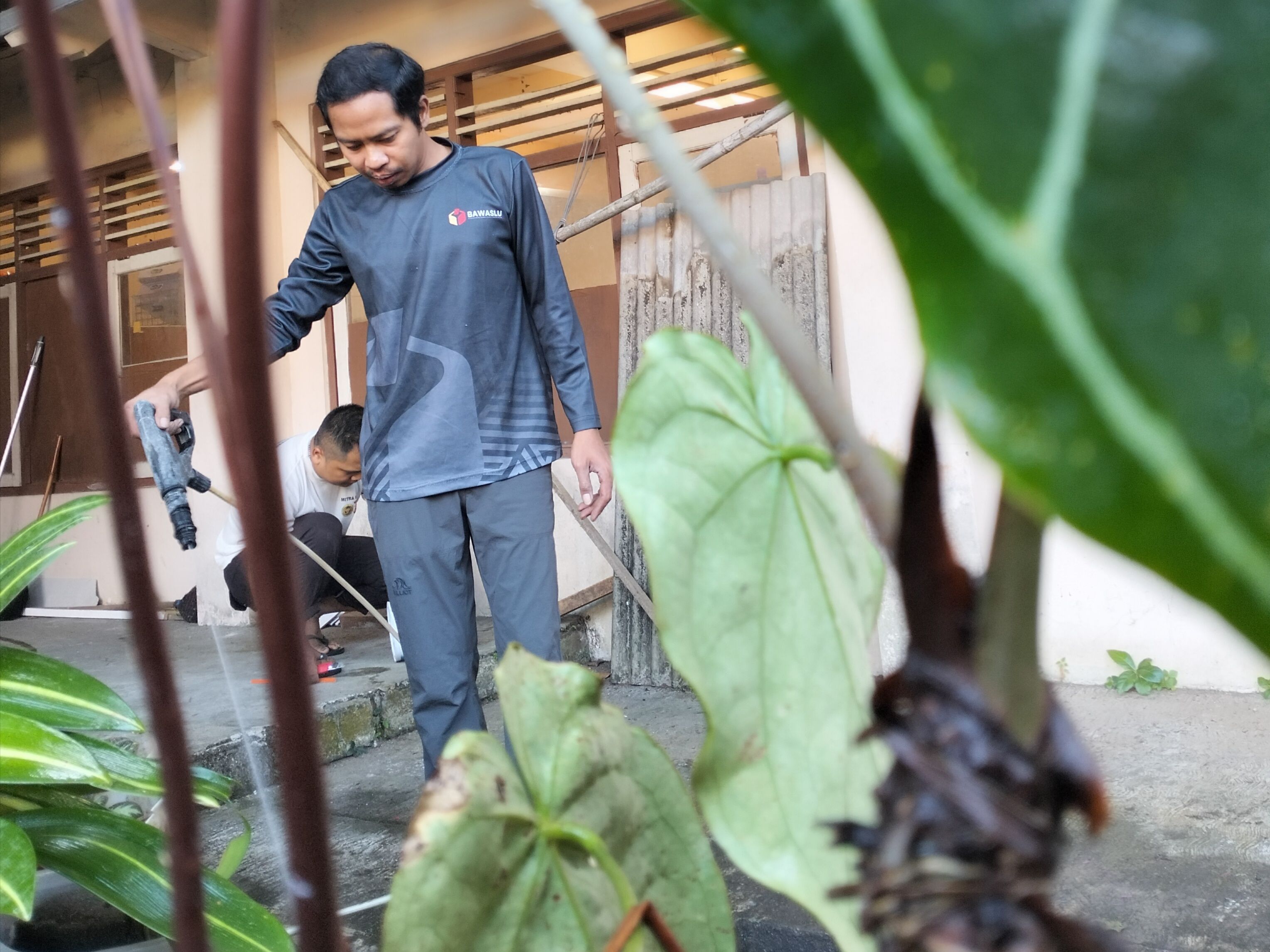 Jaga Kebersihan Lingkungan Kantor, Bawaslu Purbalingga Rutinkan Aksi "Jumpa Berlian"