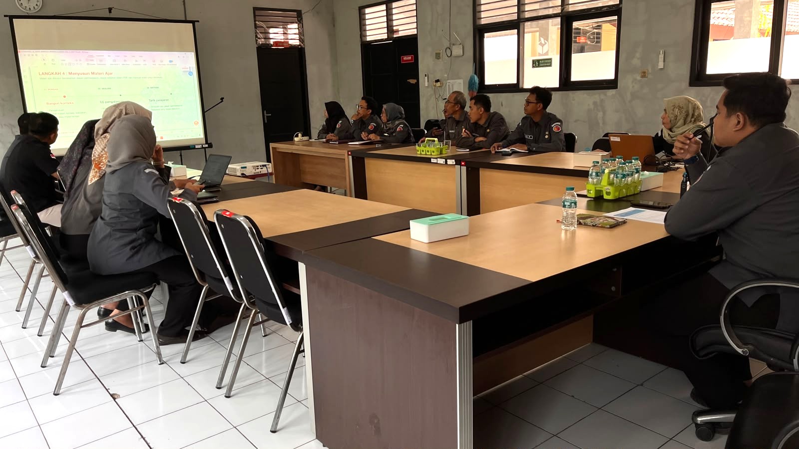 Jajaran Sekretariat Bawaslu Purbalingga Siapkan Instrumen Pendukung Penyusunan Materi "Bawaslu Membelajarkan"