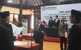 Siap Awasi Pilkada 2024, Bawaslu Purbalingga Lantik 54 Orang Panwaslu Kecamatan