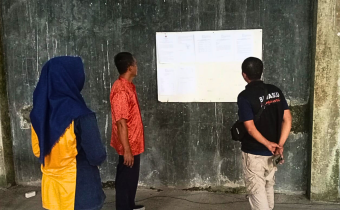 Panwaslu Kelurahan/Desa se-Kecamatan Padamara Awasi Pemasangan Pengumuman Pendaftaran Calon Pantarlih