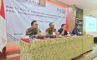 Jelang Pendaftaran Calon Kepala Daerah, Bawaslu Berikan Rakernis Penanganan Pelanggaran Bagi Panwaslucam