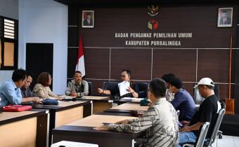 Bawaslu Purbalingga Terima Audiensi Tim Hukum Paslon
