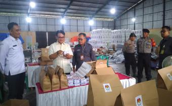Ketua Bawaslu Jateng Awasi Kesiapan Logistik Pilkada 2024 di Purbalingga