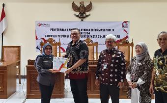 Perkuat Komitmen Transparansi, Bawaslu Purbalingga Serahkan Laporan Layanan Informasi Publik 2024