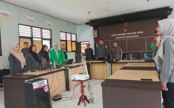 Bawaslu Purbalingga Nyanyikan Lagu "Syukur" sebagai Wujud atas Keberhasilan Mengawal Demokrasi