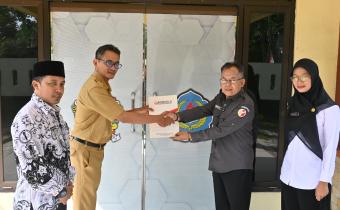 Bawaslu Purbalingga dan SMA N 1 Padamara Tandatangani MoU Pengembangan Pengawasan Partisipatif