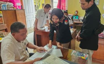 BAWASLU PURBALINGKA AWASI LANGSUNG COKTAS: Dari Warga 100 Tahun Hingga Pemilih di Suriname Terverifikasi