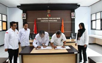 Perkuat Tata Kelola Kearsipan, Bawaslu Purbalingga dan Dinarpus Teken Perjanjian Teknis Pengelolaan Arsip Pemilu