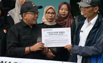 Bawaslu Purbalingga Salurkan Bantuan Kemanusiaan untuk Korban Banjir Bandang