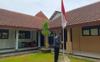 Bawaslu Purbalingga Kibarkan Bendera Setengah Tiang Tiga Hari untuk Hormati Wakil Presiden ke-6