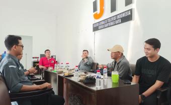 Perkuat Pengawasan Partisipatif, Bawaslu Purbalingga Sambangi IJTI Banyumas Raya